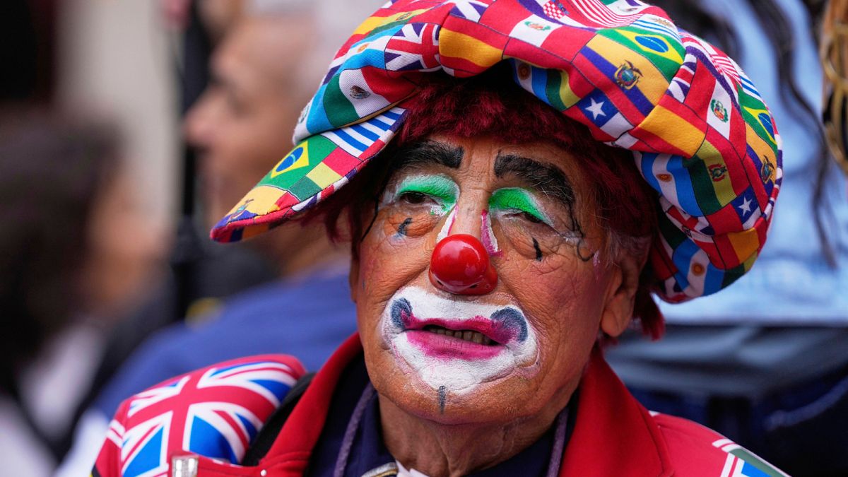 Red noses and big shoes fill Lima’s streets for Clown Day