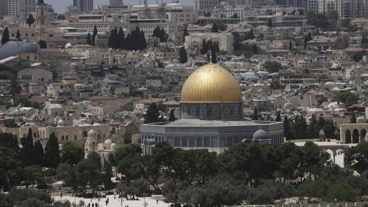 في ذكرى احتلال القدس.. بن غفير يقتحم باحة المسجد الأقصى وألف مستوطن يسبقونه للمكان