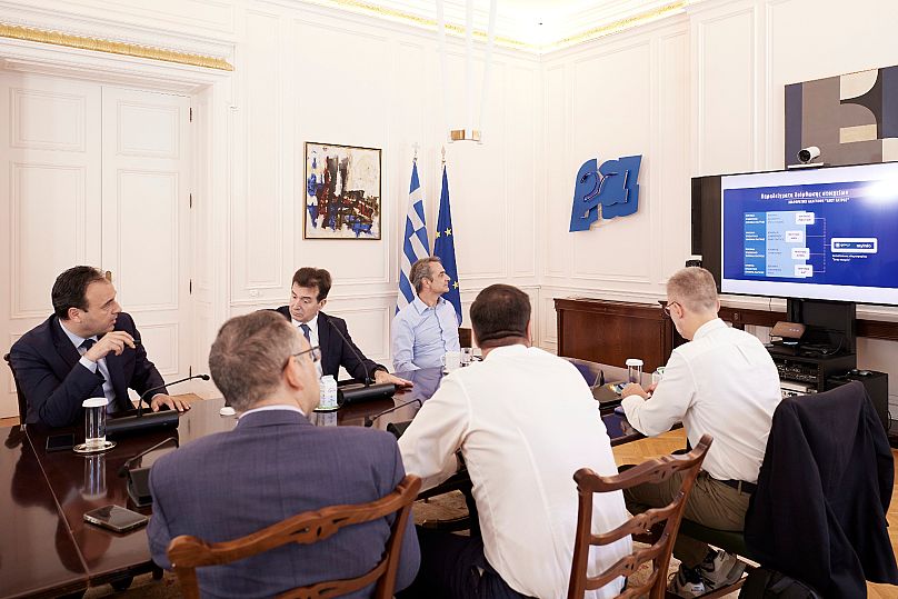Η σύσκεψη στο Μαξίμου για τον προσωπικό αριθμό