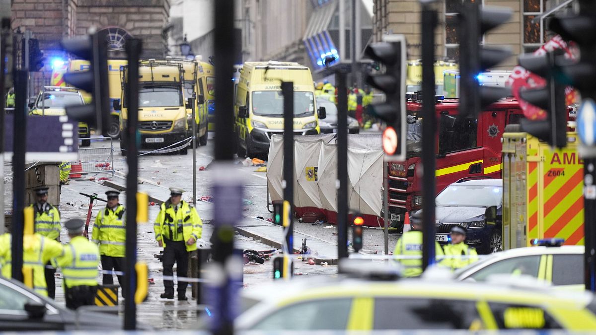 Royaume-Uni : un homme fonce sur la foule à Liverpool, une cinquantaine de blessés