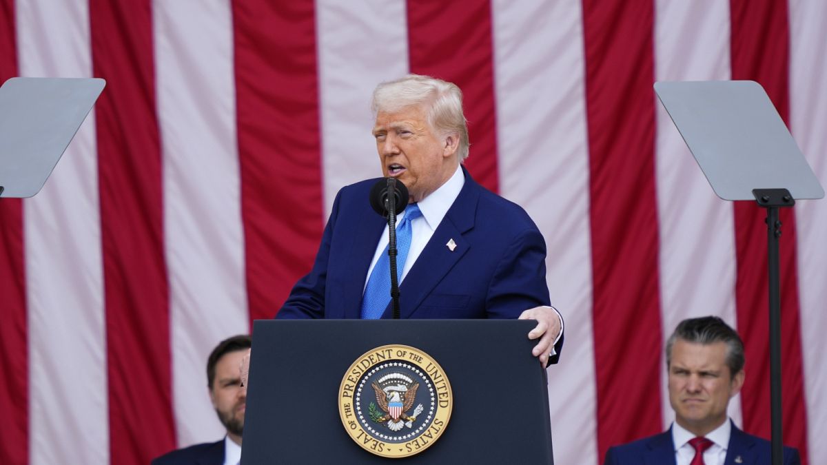 Trump figyelmeztette Putyint, hogy "a tűzzel játszik", és új szankciókat mérlegel