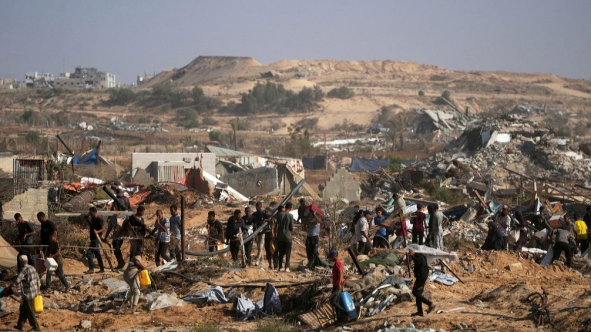 Israeli troops fire near overwhelmed aid centre in Gaza