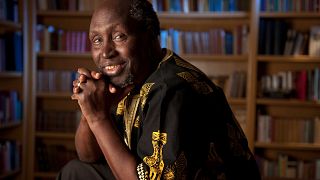 Mort de Ngũgĩ wa Thiong’o, l’écrivain de la décolonisation des langues