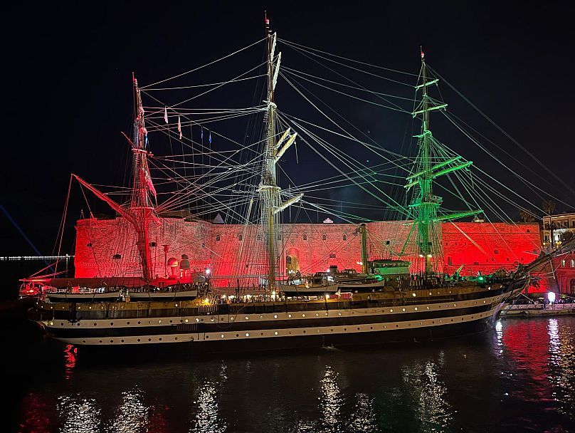 L'Amerigo Vespucci a Taranto, aprile 2025