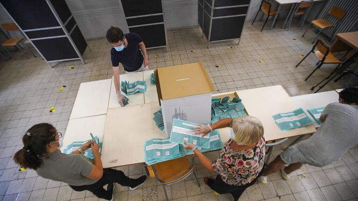 Referendum 8 - 9 giugno: cosa succede se passa il sì al quarto quesito, scheda rosso rubino