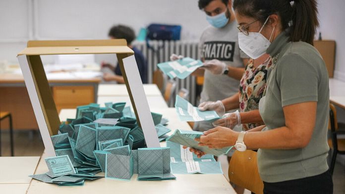 Referendum 8 - 9 giugno: cosa succede se passa il sì al quinto quesito, scheda gialla