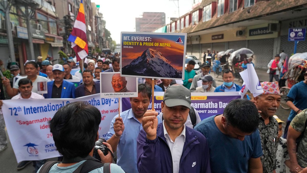 Video. Kathmandu rally marks 72 years since first Everest summit
