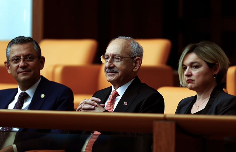 Dönemin CHP Genel Başkanı Kemal Kılıçdaroğlu, 14 Mayıs 2023'teki genel seçimlerde TBMM'ye seçilen milletvekilleriyle birlikte yemin etmek üzere TBMM'nin ilk oturumuna katıldı 