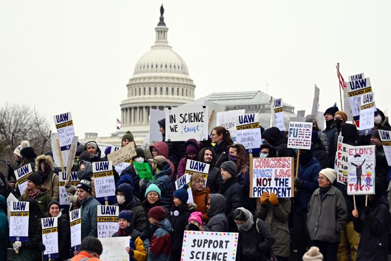 Egészségügyi kutatók tüntettek Washingtonban, 2025. február 19-én