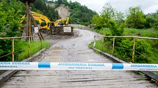 A csendőrség által lezárt Só-szoros Parajd felőli bejárata  - Hargita, Románia, 2025. május 28.
