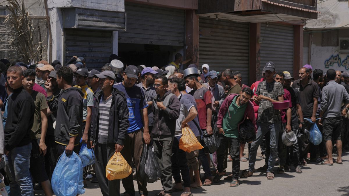31 قتيلاً وأكثر من 120 مصاباً في حادثة إطلاق نار إسرائيلية على موقع مساعدات غرب رفح