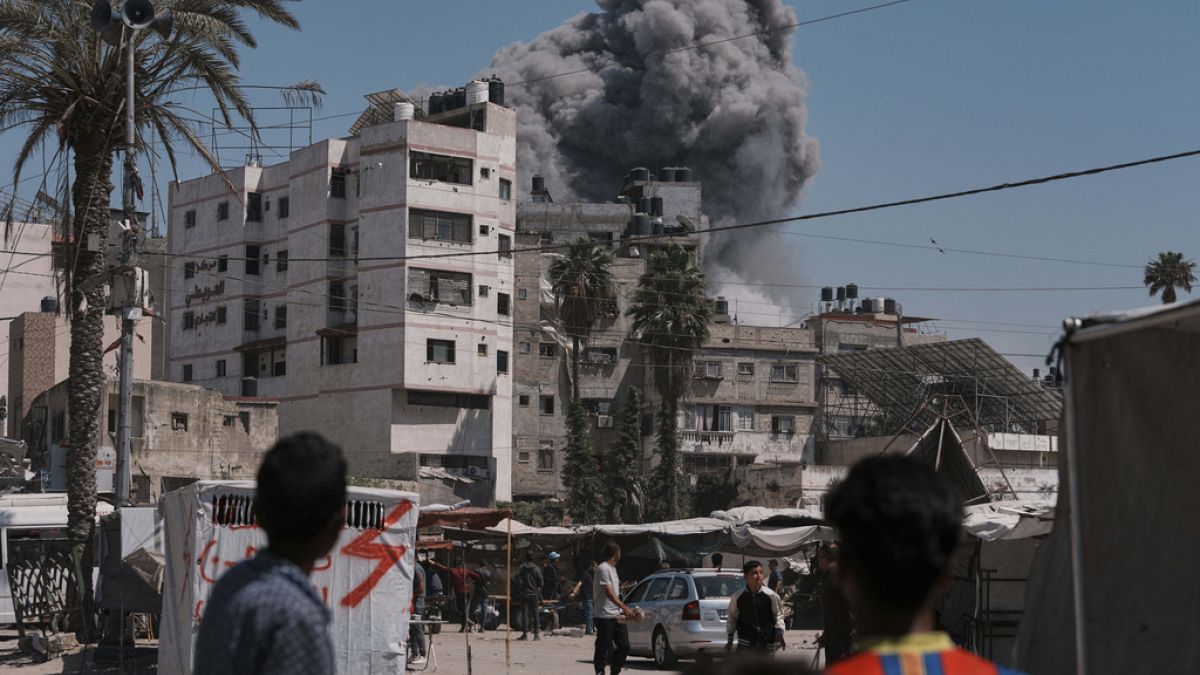 الجيش الإسرائيلي يقترب من السيطرة الكاملة على خان يونس وسط تصاعد وتيرة التصعيد في قطاع غزة