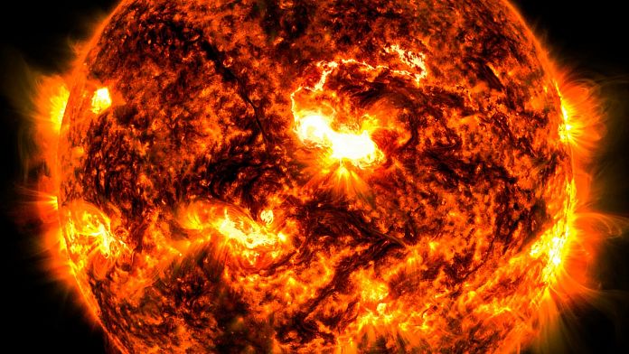 Şiddetli Güneş fırtınası Dünya'yı vurabilir: Kutup ışıkları Türkiye'ye inecek mi?