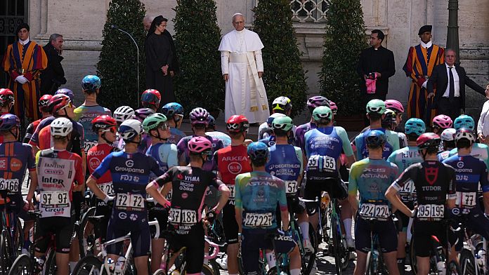 Giro d'Italia: Papa Leone saluta la corsa, passerella finale a Roma per una vittoria a sorpresa