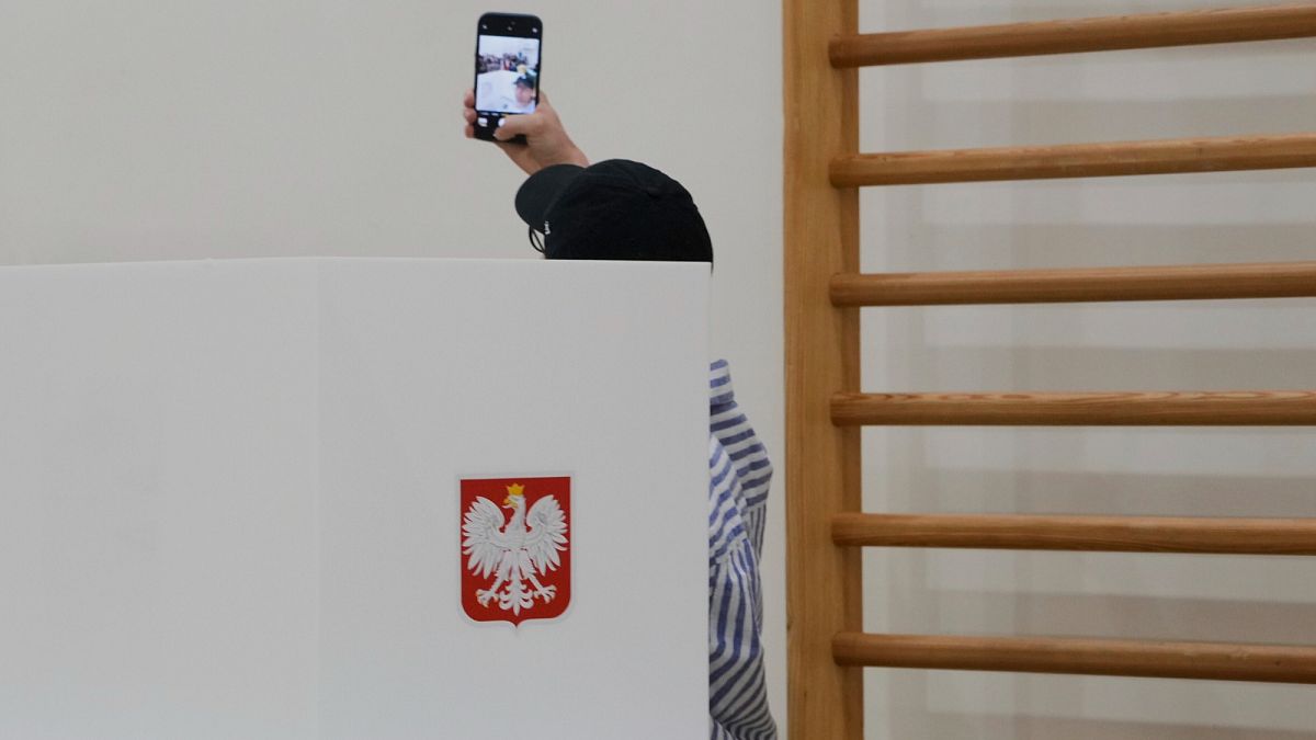 Lengyel elnökválasztás: jelentősen magasabb a részvételi arány, mint az első fordulóban