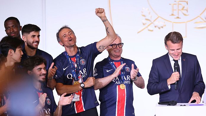 Il Psg all'Eliseo da Emmanuel Macron dopo il trionfo in Champions League