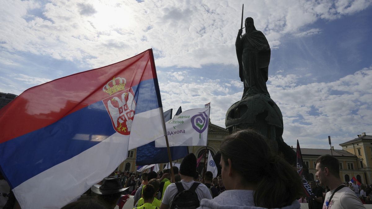 "Ébredj, Szerbia" - új választásokat sürgetnek a hét hónapja tüntető diákok