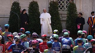 Les cyclistes du Giro bénis par le pape Léon XIV au Vatican