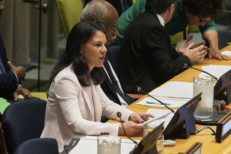 La exministra de Asuntos Exteriores de Alemania, Annalena Baerbock, interviene en un diálogo interactivo informal en la Sala del Consejo de Administración Fiduciaria, 2025.