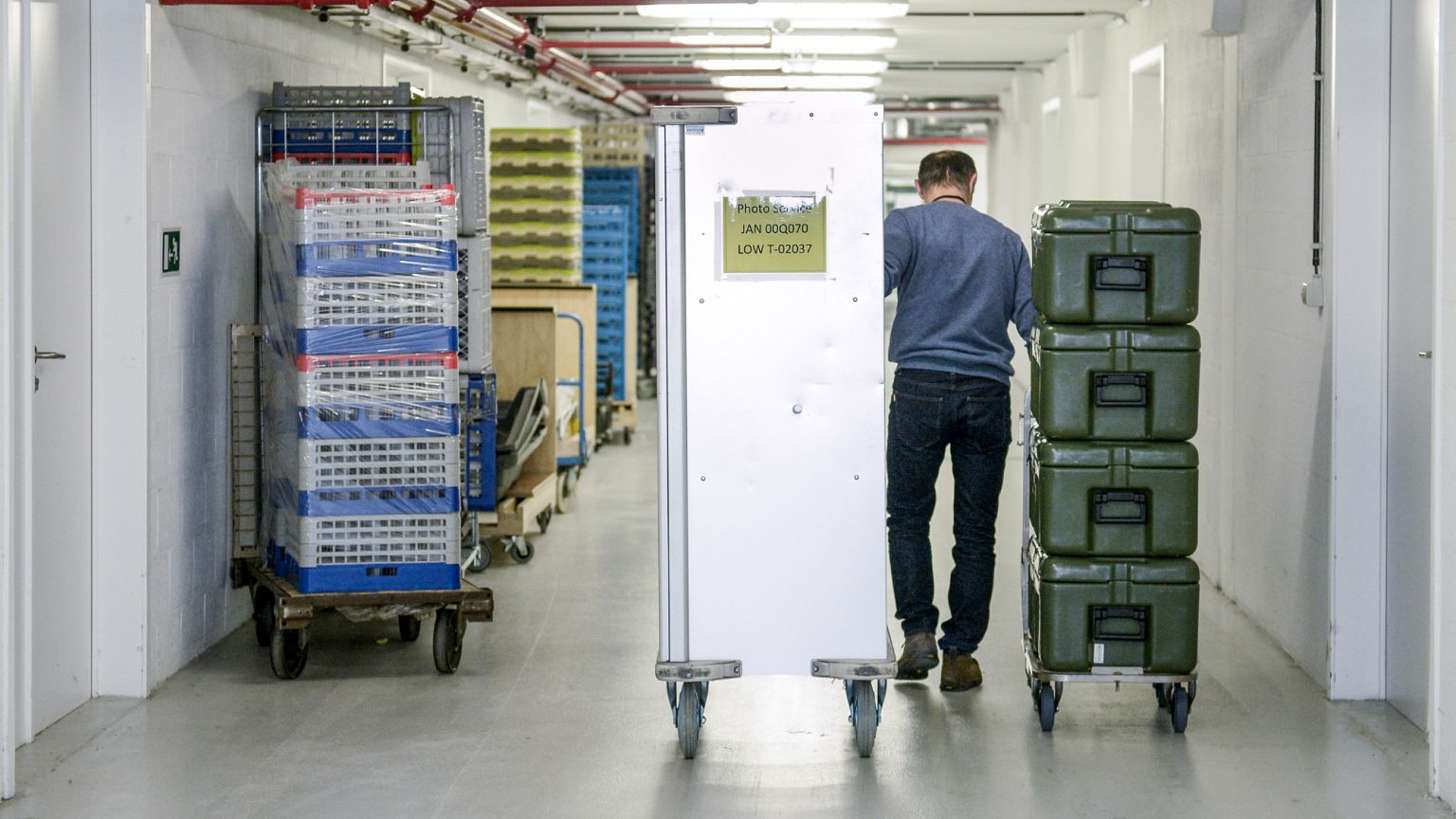 Movers transporting canteens from Brussels to Strasbourg