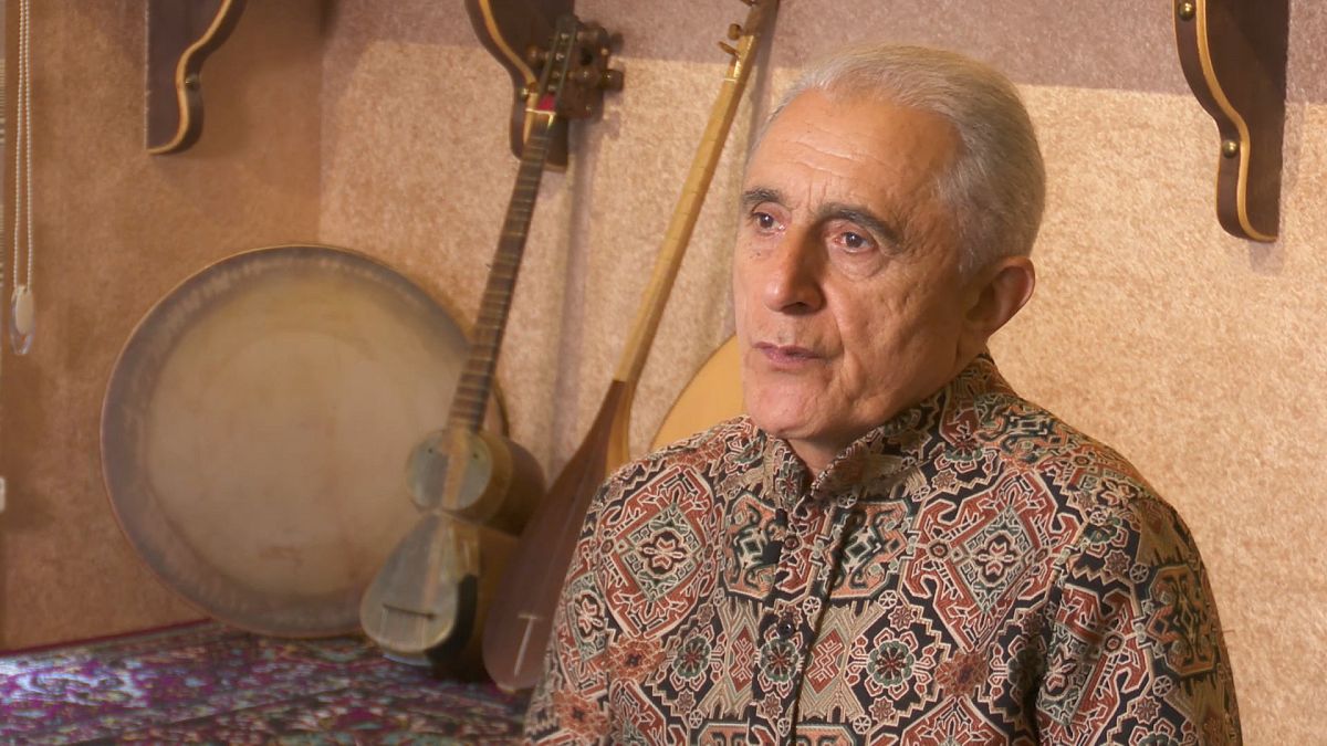 Le chanteur azerbaïdjanais transforme les sons anciens en une expression mondiale