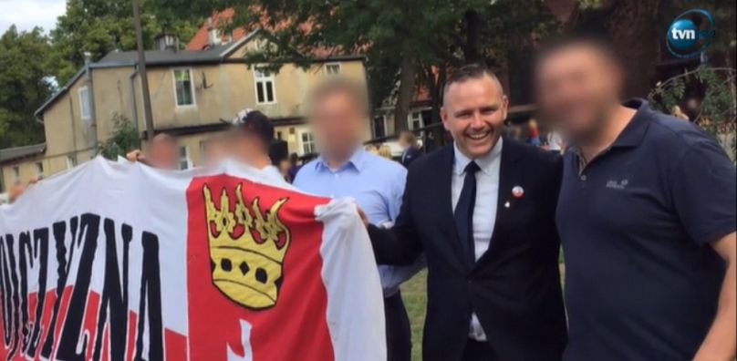 Karol Nawrocki és Olgierd L. (j), kitakarva