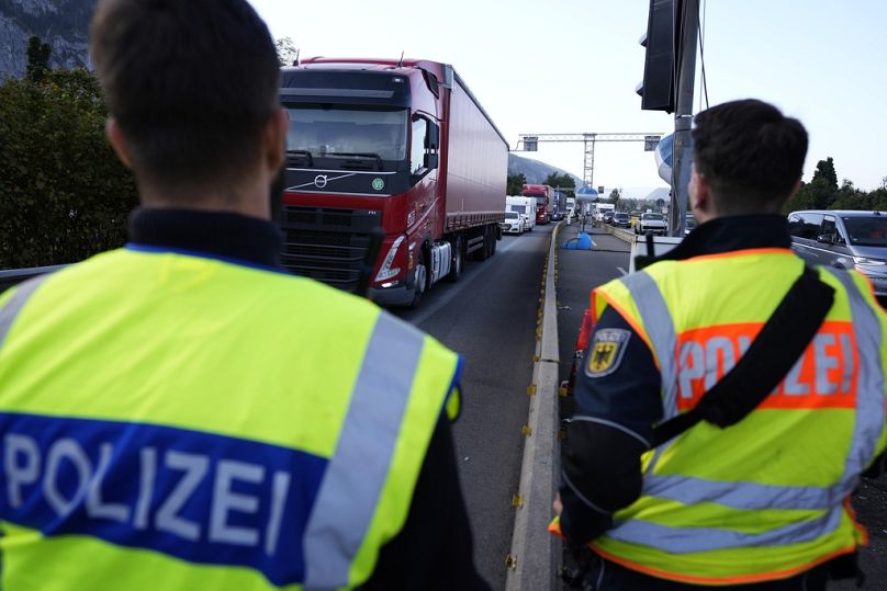 Juristen haben unterschiedliche Auffassungen darüber, inwiefern Zurückweisungen von Asylbewerbern rechtlich möglich sind.