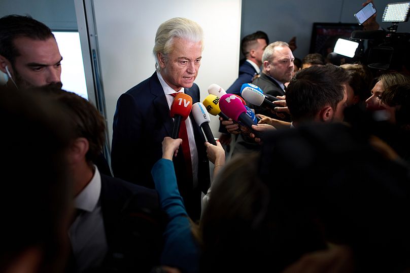 Il leader del Partito della Libertà (Pvv), Geert Wilders, ha annunciato l'uscita dalla maggioranza martedì dopo avere chiesto politiche più severe sui migranti nei Paesi Bassi