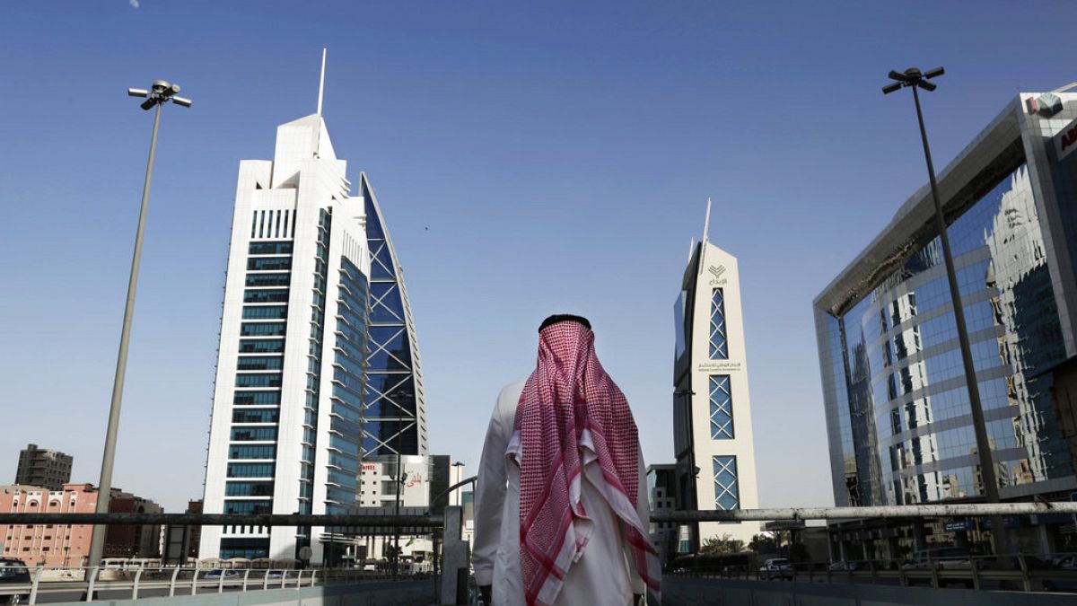 البناء يقود النمو الاقتصادي في مايو.. المستثمرون السعوديون يتجهون نحو القطاعات غير النفطية