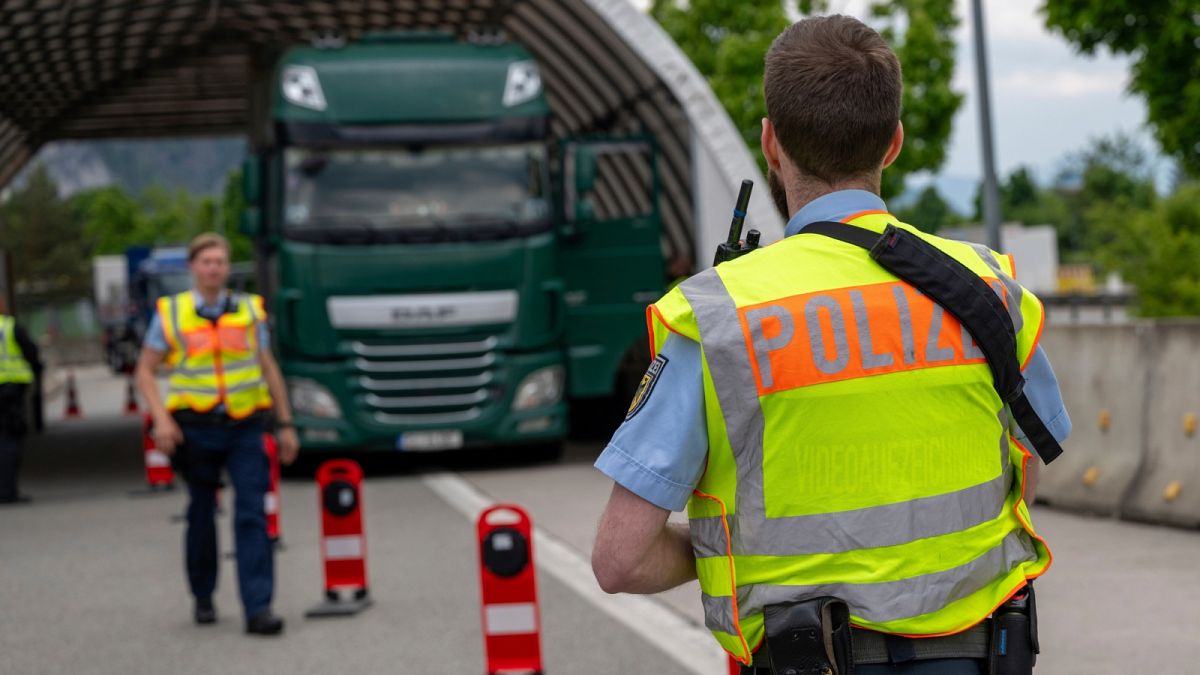 Merz megerősítette, hogy a bíróság döntése ellenére folytathatják a kitoloncolásokat