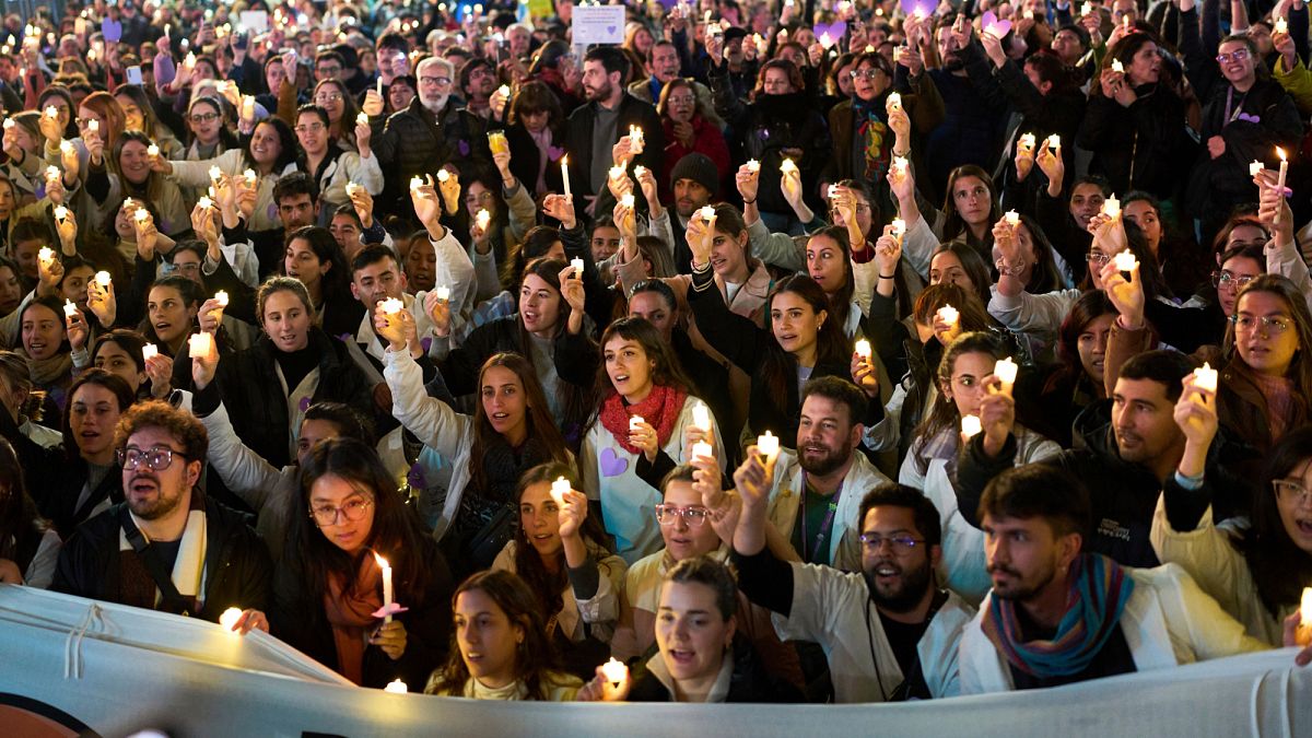 Argentine hospital staff protest over pay and conditions