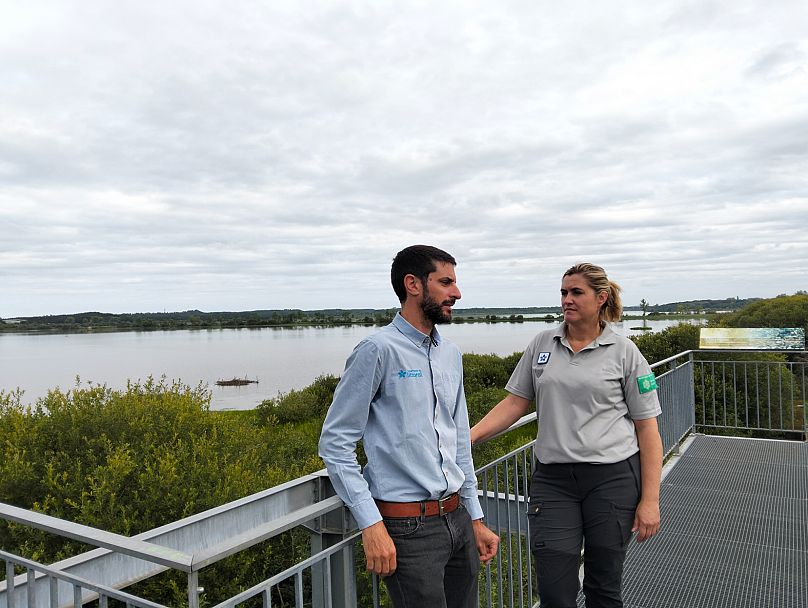 Ludovic Charrier y Fabienne Puyo en la infrastructura de bombas
