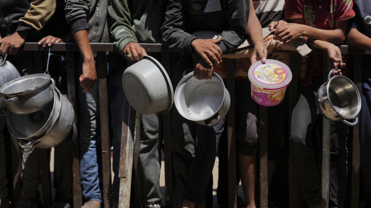 شركة توزيع المساعدات في غزة تعلن عن توقفها ومجلس الأمن يبحث هدنة فورية