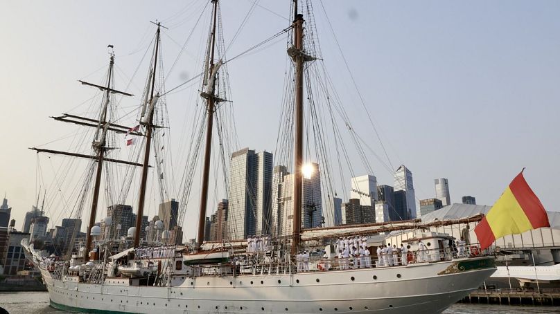 El barco Elcano