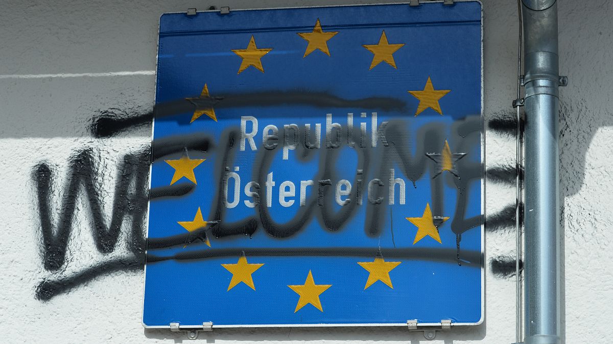 Migration past crisis but still a big issue, says agency chief