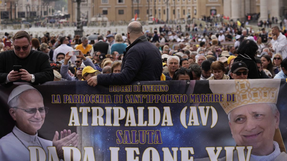 بين البابا فرنسيس والبابا ليو.. أسلوبان مختلفان في قيادة الكنيسة الكاثوليكية