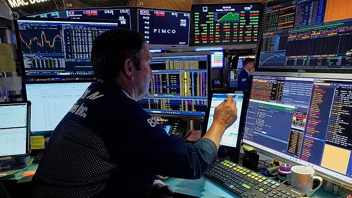 Yatırımcılar dikkatlerini ECB faiz kararına çevirirken piyasalar karışık seyrediyor