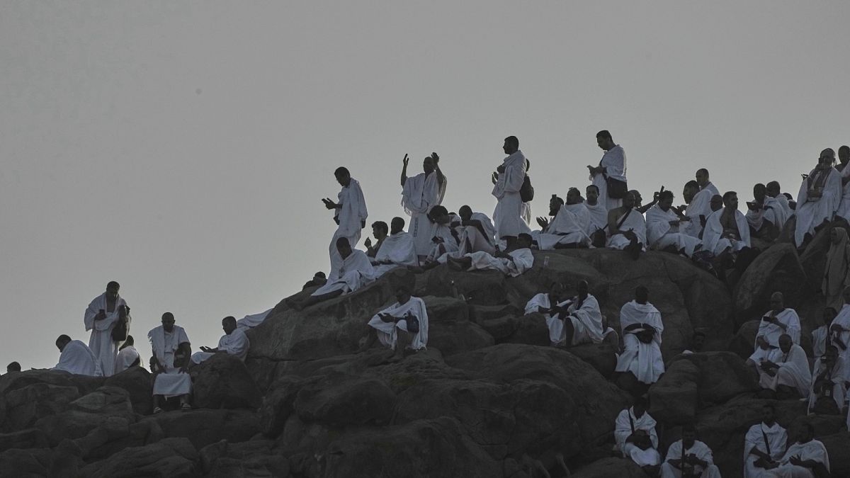 Les pèlerins commencent le Hajj à La Mecque sous la chaleur et de nouvelles restrictions