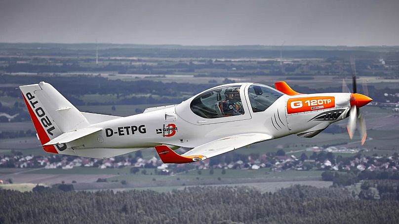 Grob Aircraft beliefert militärische und zivile Kunden. Zuletzt wurden 3 G 120TP Flugzeuge für Schweden produziert.