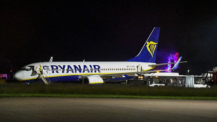 Palma di Maiorca: incendio a bordo di un aereo Ryanair, 18 feriti