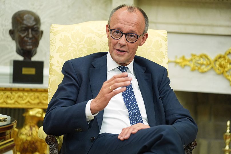 El canciller alemán, Friedrich Merz, asiste a una reunión con el presidente Donald Trump en el Despacho Oval de la Casa Blanca, el 5 de junio de 2025.