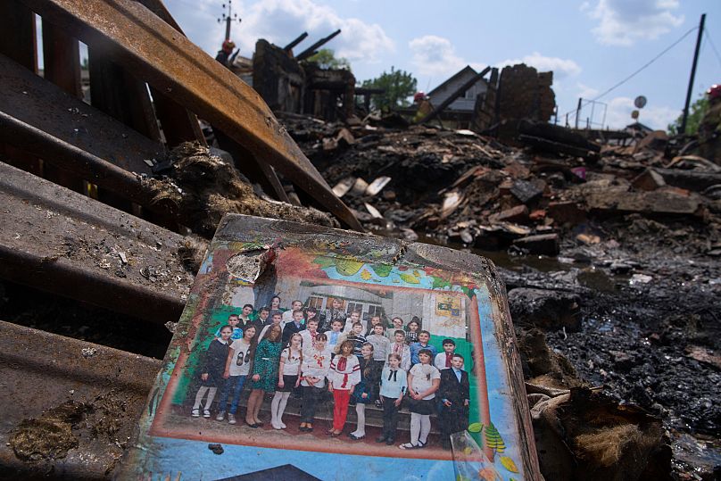 Casas residenciales destruidas tras un ataque con drones rusos en Pryluky, el 5 de junio de 2025