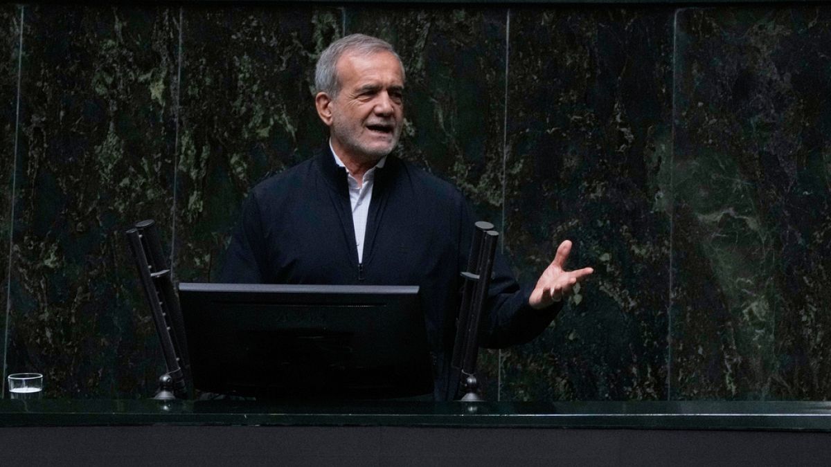 السيسي لبزشكيان: لضرورة تجنّب التصعيد في المنطقة