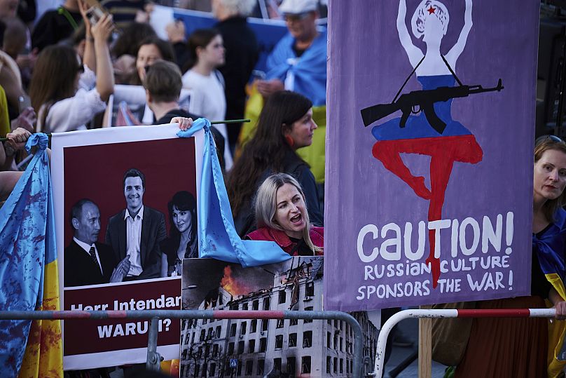 Tüntetők fogadták Anna Netrebkót 2023-ban Berlinben