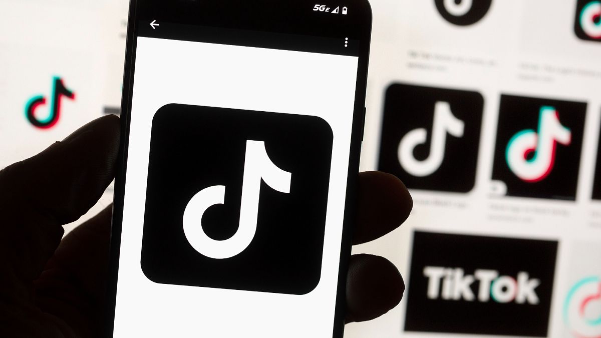 صوت جبال باكستان أسكته العنف... احتجاجات في إسلام أباد بعد مقتل نجمة التيك توك سناء يوسف