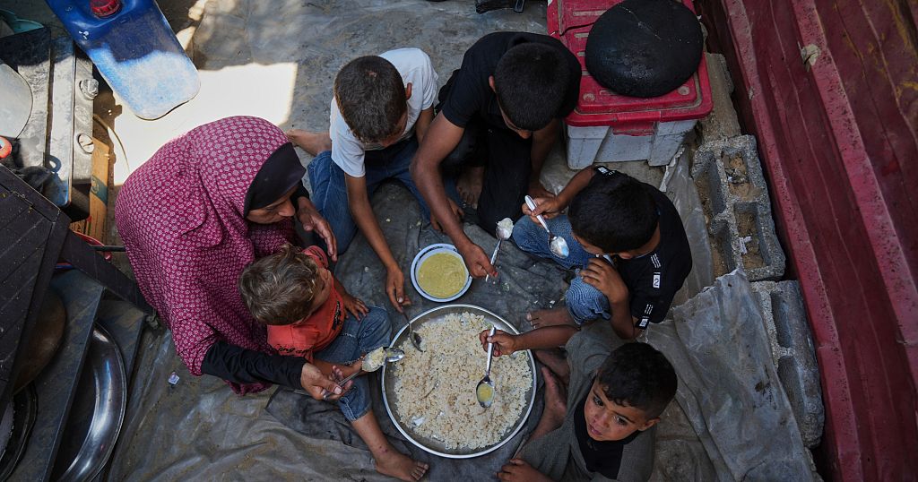 Desperate Palestinians queue for food at soup kitchen during Eid al-Adha Desperate Palestinians queue for food at soup kitchen during Eid al-Adha
