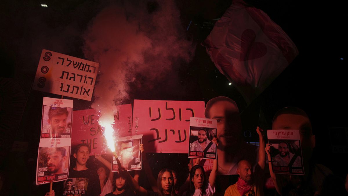 عائلات الرهائن الإسرائيليين تُطالب بإنهاء الحرب وتتّهم نتنياهو بتقويض جهود التوصل لاتفاق