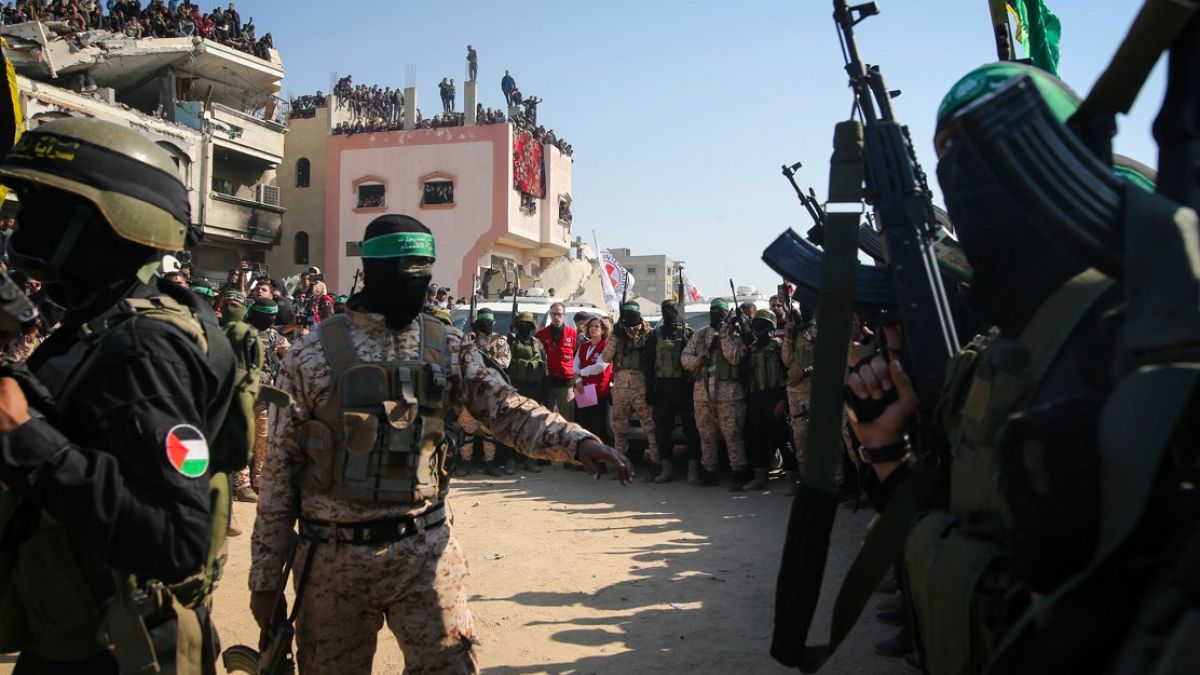 رهائن الحقول في إسرائيل: لماذا كان التايلانديون في صدارة أسرى حماس في طوفان الأقصى؟