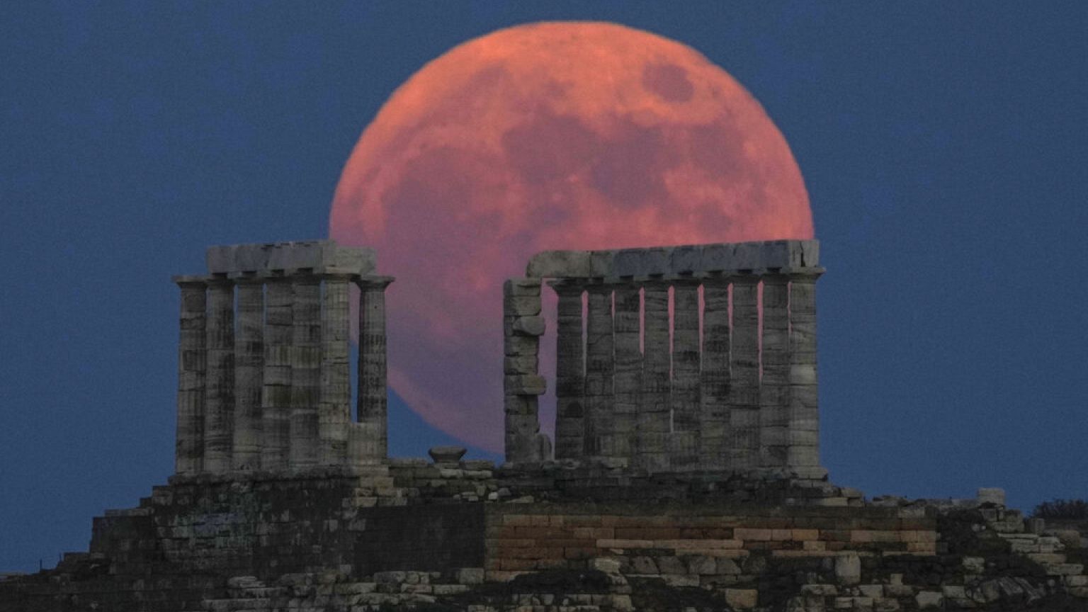 Este 11 de junio, disfrute de la 'luna de fresa' que no se verá hasta 2043:  ¿Cuándo y cómo verla? | Euronews