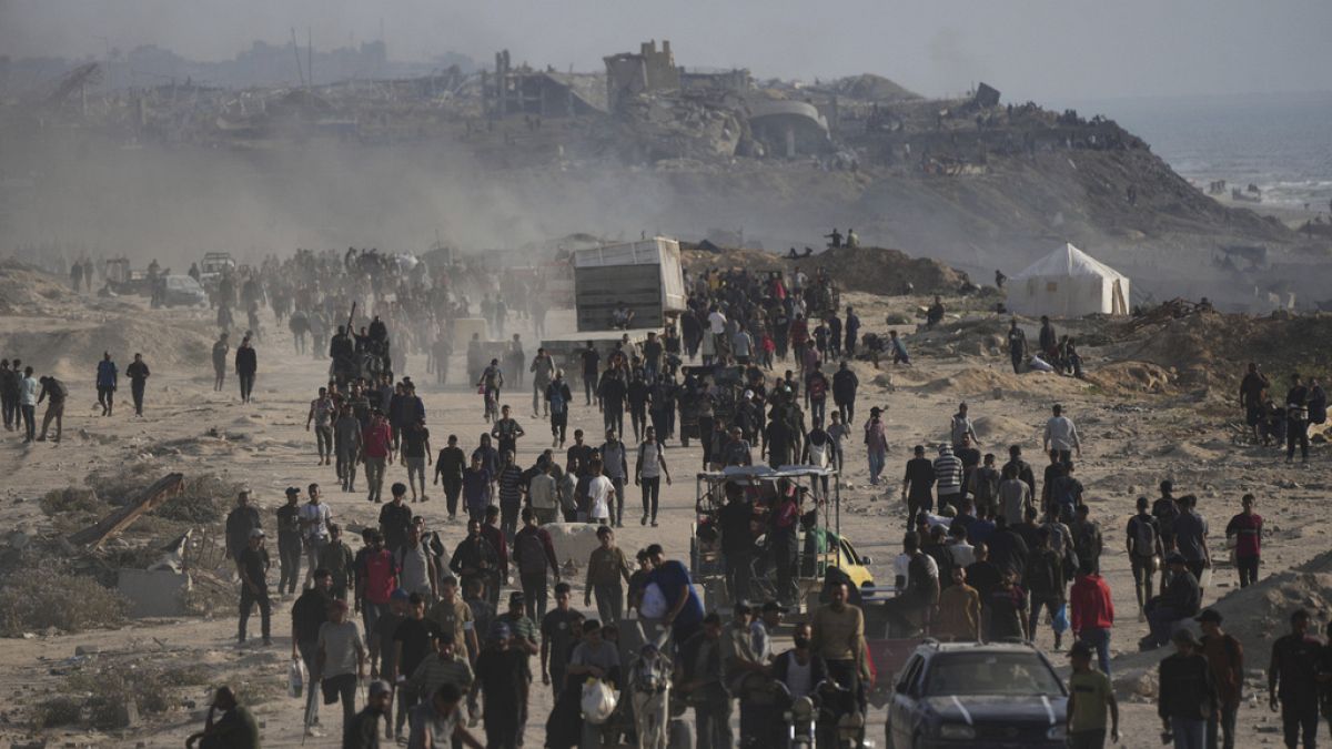 إطلاق نار يستهدف فلسطينيين يصطفون أمام مركز مساعدات قرب محور نتساريم ويقتل 20 شخصا على الأقل